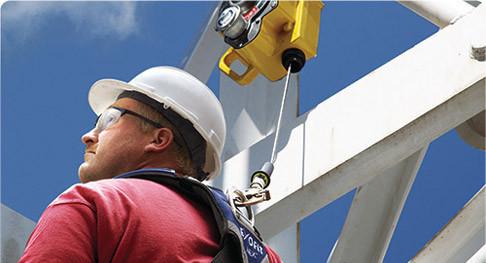 Qui peut sélectionner un point d'ancrage d’un système de protection contre les chutes ?